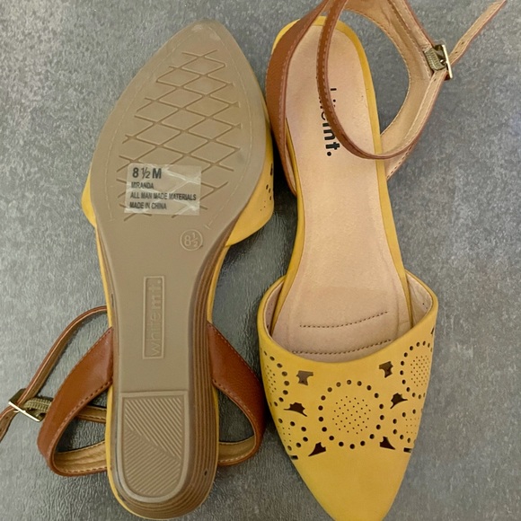 BRAND NEW Spring sandals - Picture 2 of 3